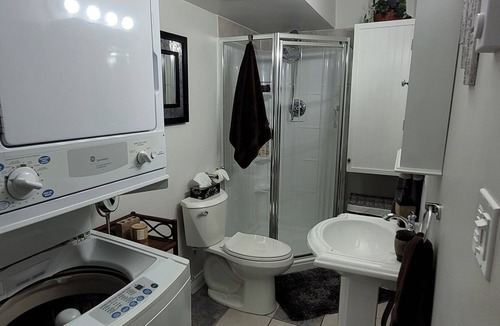 Langford Apartment | Charming Cozy Suite In Langford.