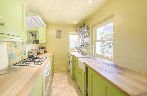 Arundel Cottage | Charming dog-friendly cottage in historic Arundel!