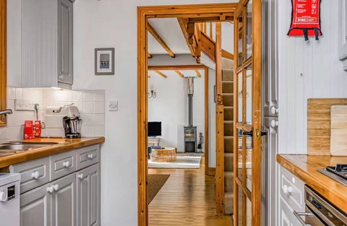 Emsworth House | Charming Family Stables Conversion - Pass the Keys