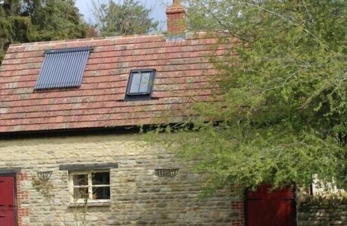 Witney Cottage | CHARMING FARM COTTAGE NR OXFORD, LARGE PRIVATE GARDEN, VIEWS OVER FARMLAND