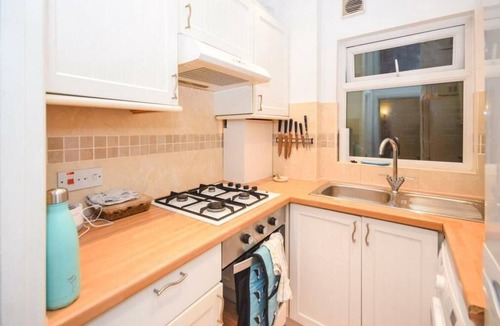 Hove Apartment | Charming garden flat in Hove - 5 mins walk to sea & amenities