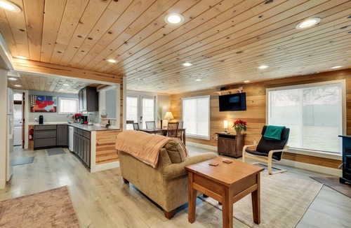 Rock Creek House | Charming Happy Valley Home: 13 Mi to Portland!