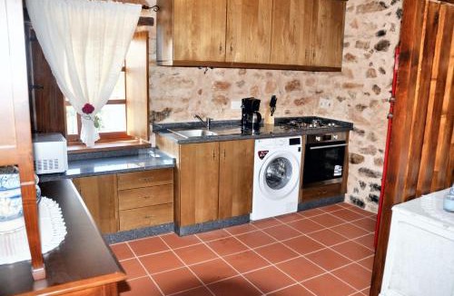 Salsas House | Charming House in Parada + Fireplace