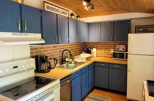 Bala Cottage | Charming Lakefront Bala Cottage