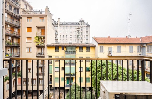 Washington Apartment | Charming Modern Apartment Near the Heart of Milan