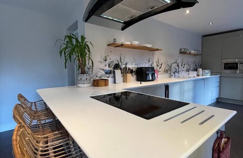Kenilworth House | Charming Victorian 3-bedroom house in Kenilworth perfect for relaxing stays.