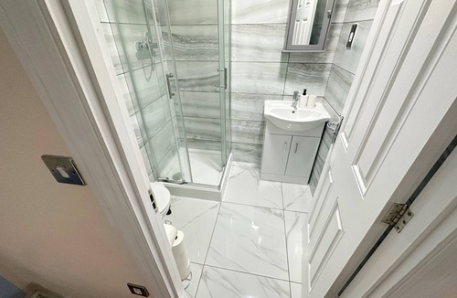 Wembley Central Apartment | Charming Wembley Apartment with 2 Bedrooms