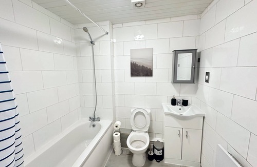 Wembley Central Apartment | Charming Wembley Apartment with 2 Bedrooms