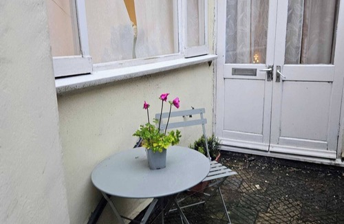 Worksop House | Charress House, 5/6 Bedrooms, 9 beds, 3 bathrooms Contractors/Friends/Families.