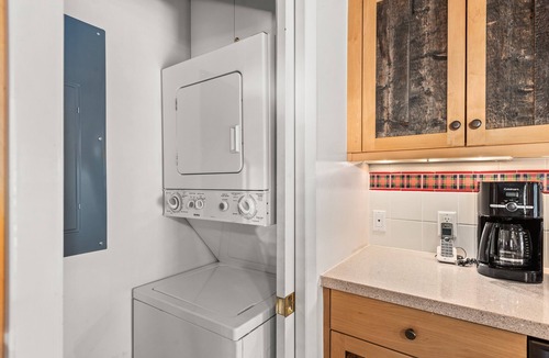 Aspen Condo | Chateau Eau Claire Unit 1 | Stylish Condo Overlooking the River, Walking Distance to Downtown