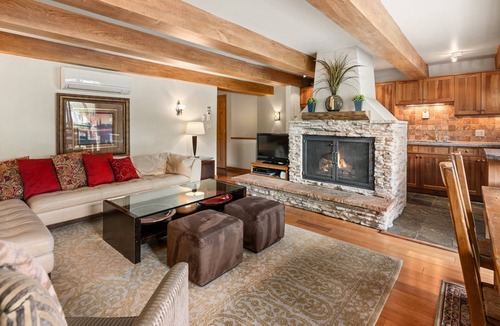 Aspen Condo | Chateau Roaring Fork 22 | Mountain Chic 4-BR Condo on Roaring Fork River – Walk to Downtown Aspen