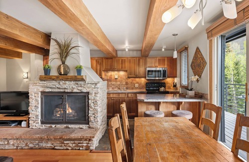 Aspen Condo | Chateau Roaring Fork 22 | Mountain Chic 4-BR Condo on Roaring Fork River – Walk to Downtown Aspen