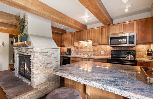 Aspen Condo | Chateau Roaring Fork 22 | Mountain Chic 4-BR Condo on Roaring Fork River – Walk to Downtown Aspen