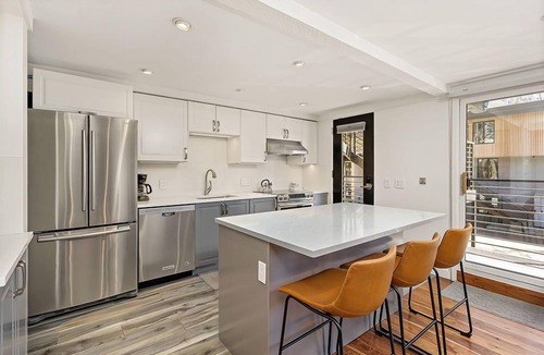 Aspen Condo | Chateau Roaring Fork Unit 35 | Newly Updated Condo, 4 Blocks From Aspen Mountain