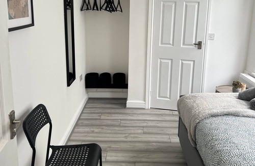 Northampton House | Cheerful 5 bedroom house with En Suite