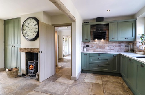 Stonedge House | CHERRY TREE FARM, family friendly, with hot tub in Chesterfield