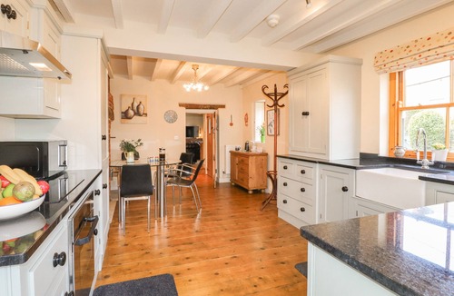 Belper Cottage | CHEVIN VIEW, pet friendly, character holiday cottage in Belper