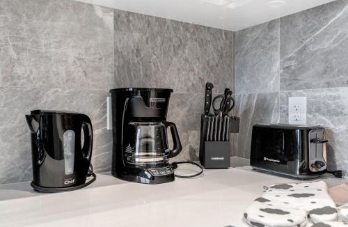 Vancouver Apartment | Chic 1BR High-rise Gem in the Heart of Vancouver