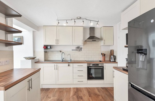 Cherry Hinton House | Chic 2-Bed Home with Garden-15min to City Center