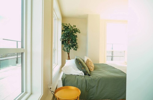 North End Bed & Breakfast | Chic Cozy Retreat - 2BR - Stunning North End Views