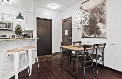 Canmore Condo | Chic Mountain View - Pool&HotTub - Fireplace - BBQ!