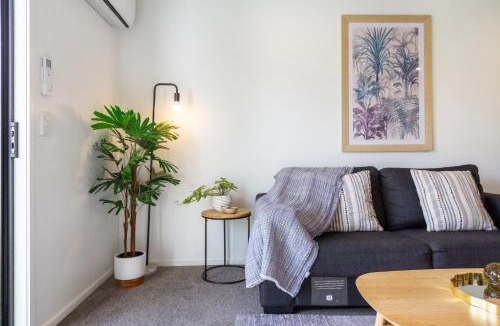 Riccarton Apartment | Chic Riccarton Stay with Parking, Outdoor Space
