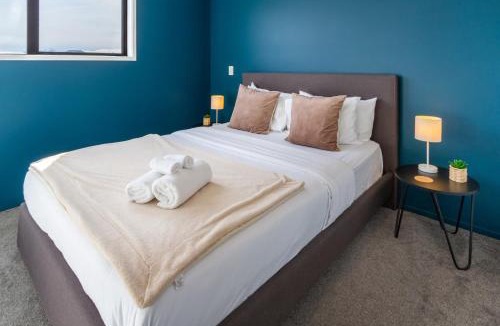 Riccarton Apartment | Chic Riccarton Stay with Parking, Outdoor Space