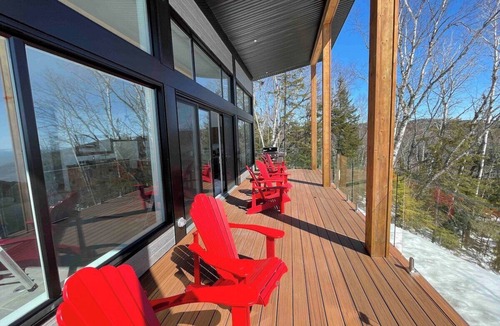 Les Eboulements Ski Chalet | Chinook 166: Spa, Pool Table, River Views