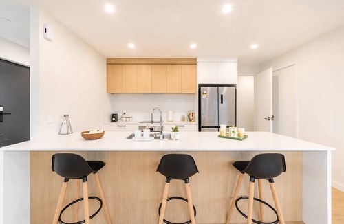 Hornby Apartment | Christchurch Stay | Hot Tub & Billiards | Sleeps 9