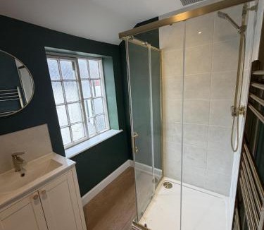 Castle Donington Apartment | Church View, modern 1 bed flat, central location