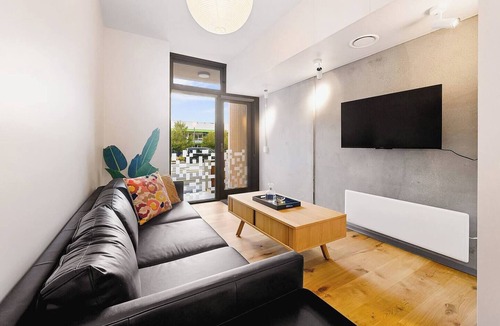 Te Aro Apartment | City Central Retreat | Sleek Studio Living