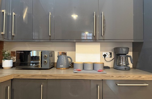 Leicester Apartment | City Centre 2-Bed | 2 Balconies | 65" TV | Netflix | Free Parking