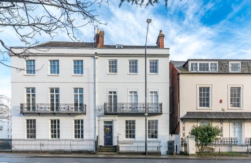 Leamington Spa Apartment | Clarendon Place - Stunning 1BD in Leamington Spa