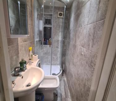 Hillingdon House | Close to Brunel university West drayton Heathrow airport Stockley park - ub7