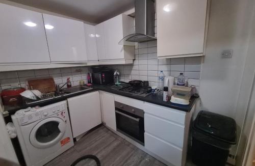 Hillingdon House | Close to Brunel university West drayton Heathrow airport Stockley park - ub7
