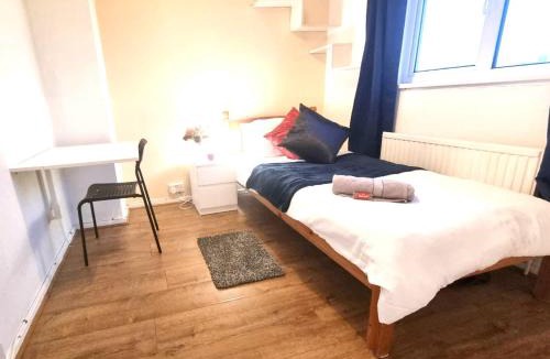 Hillingdon House | Close to Brunel university West drayton Heathrow airport Stockley park - ub7