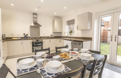 Brackley House | Close to Silverstone modern 3 bedroom property in Brackley
