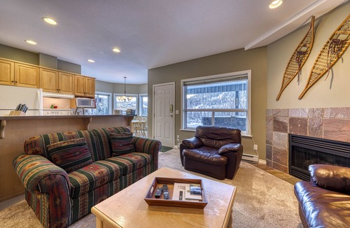 Sunburst Estates Ski Chalet | Closest Ski In/Ski Out Chalet to the Village, Golf, Biking, Hiking, Ski Lifts.