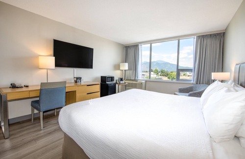 Chilliwack Proper Village West Hotel | Coast Chilliwack Hotel by APA