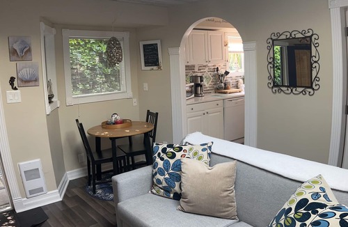 Colwood House | Colwood Cozy Cottage. Beautiful West Shore location. STR Reg # PM677703953