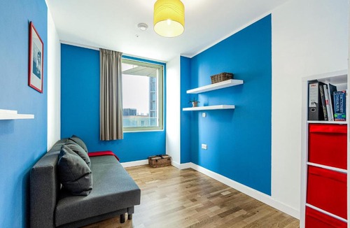 Stratford Apartment | Comfortable 2BR with balcony in Stratford, 3min DLR