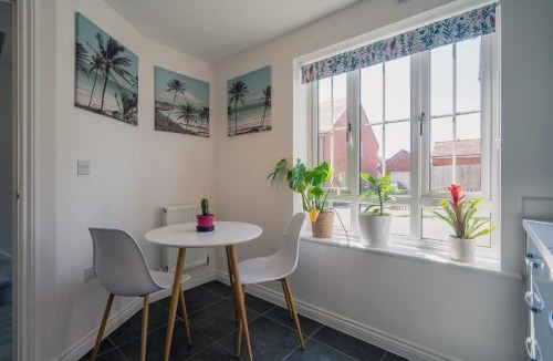 Woodford Halse House | Comfortable 3 Bedroom Home w Garden and Parking