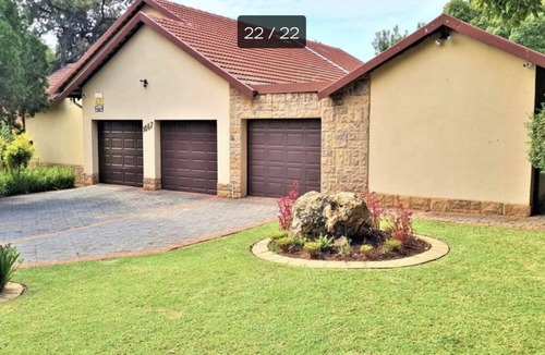 Eldoraigne House | Comfortable and spacious holiday home with beautiful garden