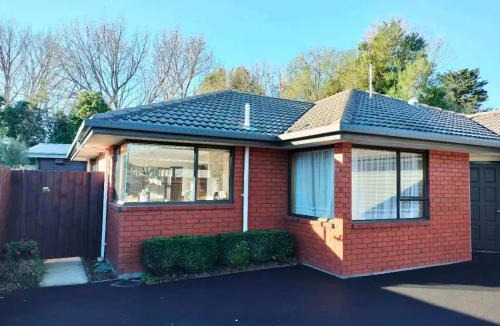 Avonhead House | Comfortable Double Room near Christchurch Airport