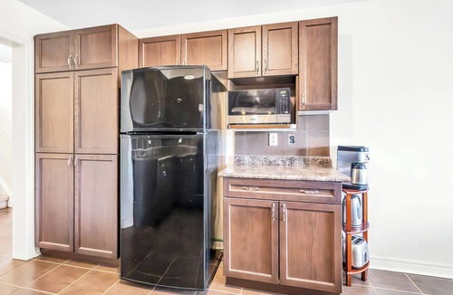 Ajax House | Comfortable Space To Enjoy Your Stay!