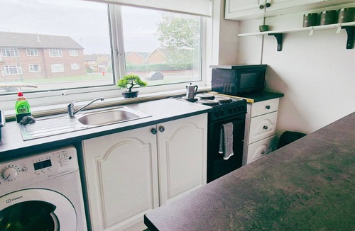 Bramcote Apartment | Comfy 3BR Flat on Quiet Street in Wollaton with FREE Parking