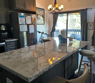 Mammoth Lakes Apartment | Comfy, Quiet, Condo near Lake Mary and the Village