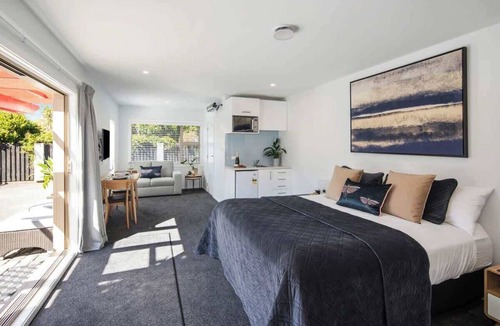 Wellington Apartment | Comfy stylish Central Wellington studio