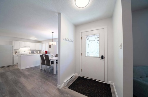 Parry Sound House | Completely renovated home in Parry Sound,with full Kitchen, laundry & Gazebo!