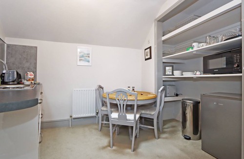 Newark Apartment | Compton House Snug - your home from home